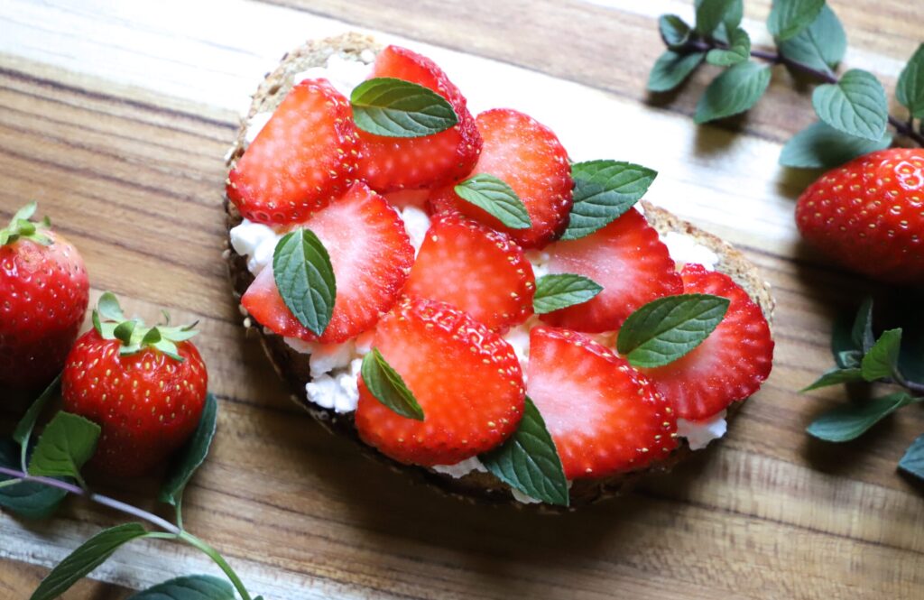 Toast with berries