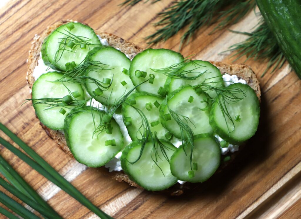 Toast with cucumber
