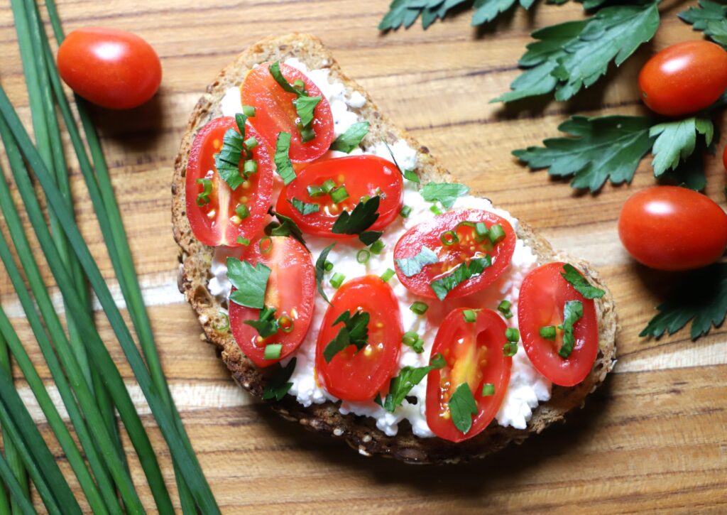 Toast with tomatoes